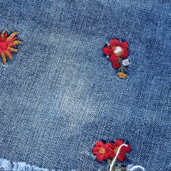 EXPRESS Flower Embroidered High Rise Midi Shorts - Picture 10 of 13